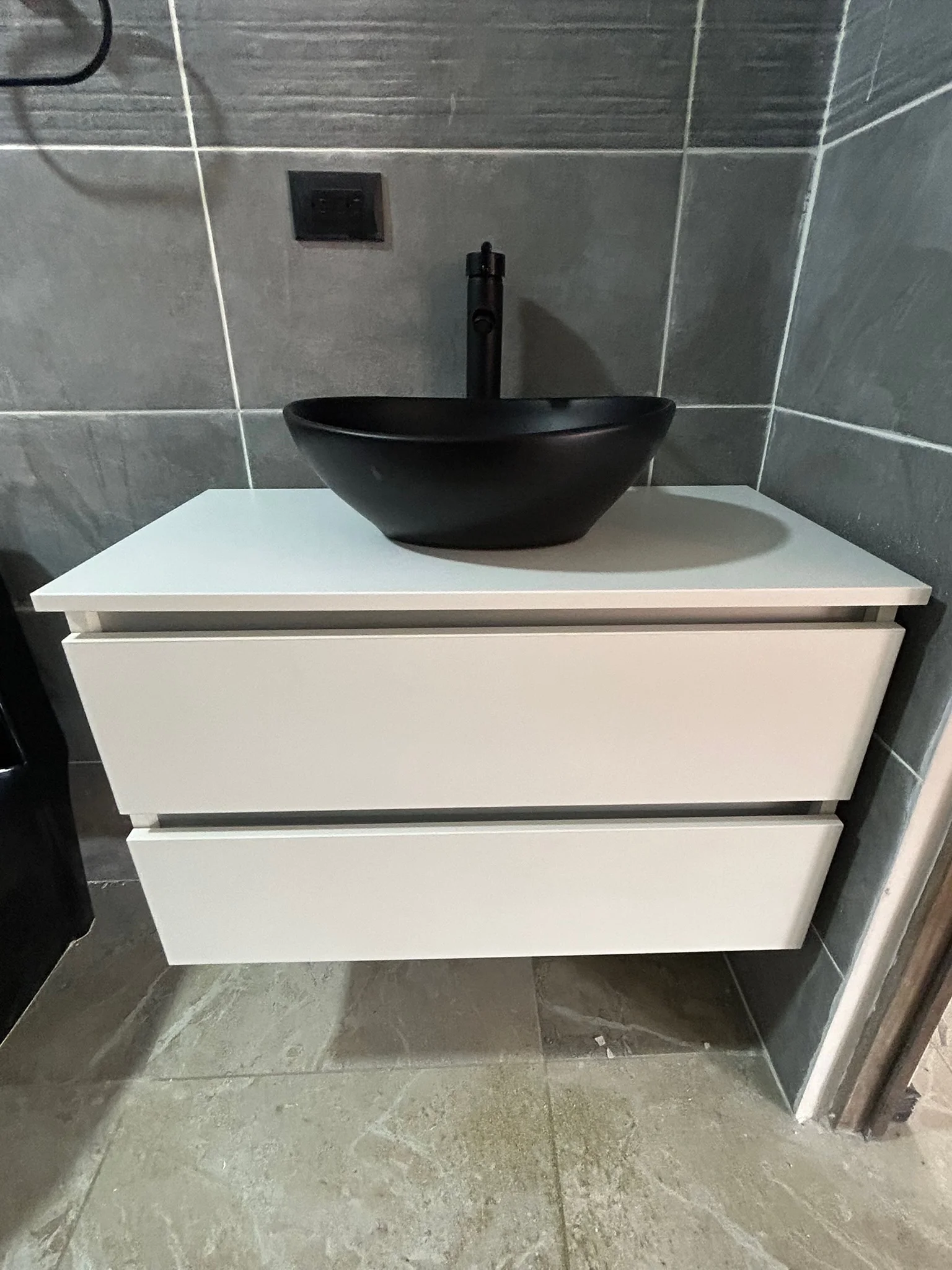 Imagen 2 del proyecto Baño contemporáneo en blanco y grafito en Baño / actualización moderna miniatura