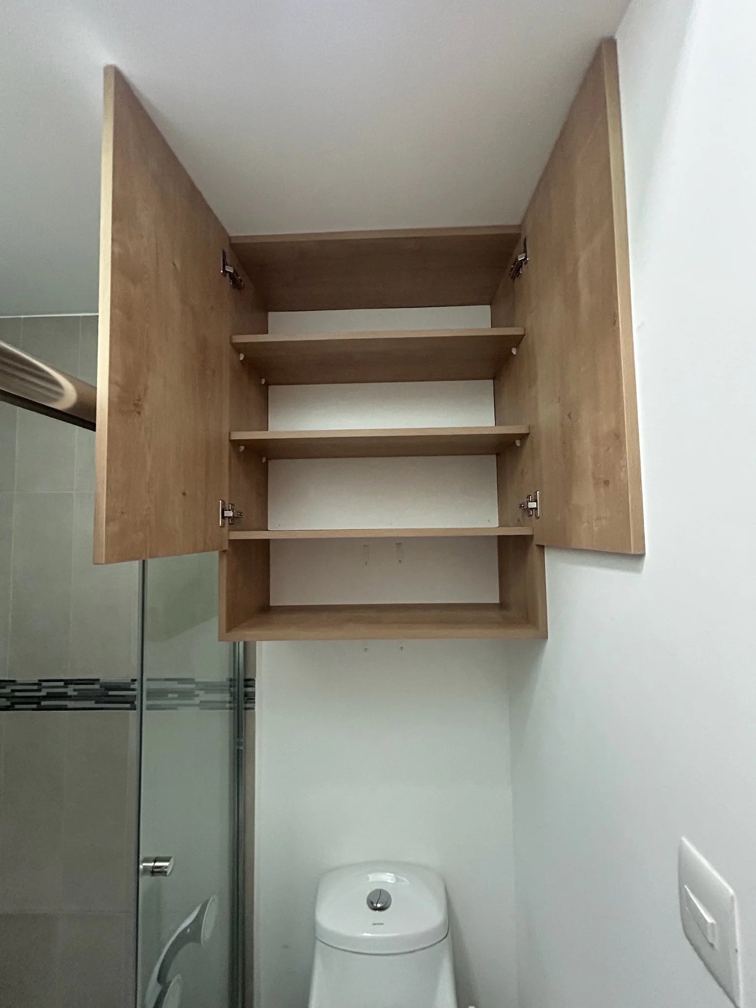 Imagen 2 del proyecto Armario aéreo para baño angosto en Baño / almacenaje vertical miniatura