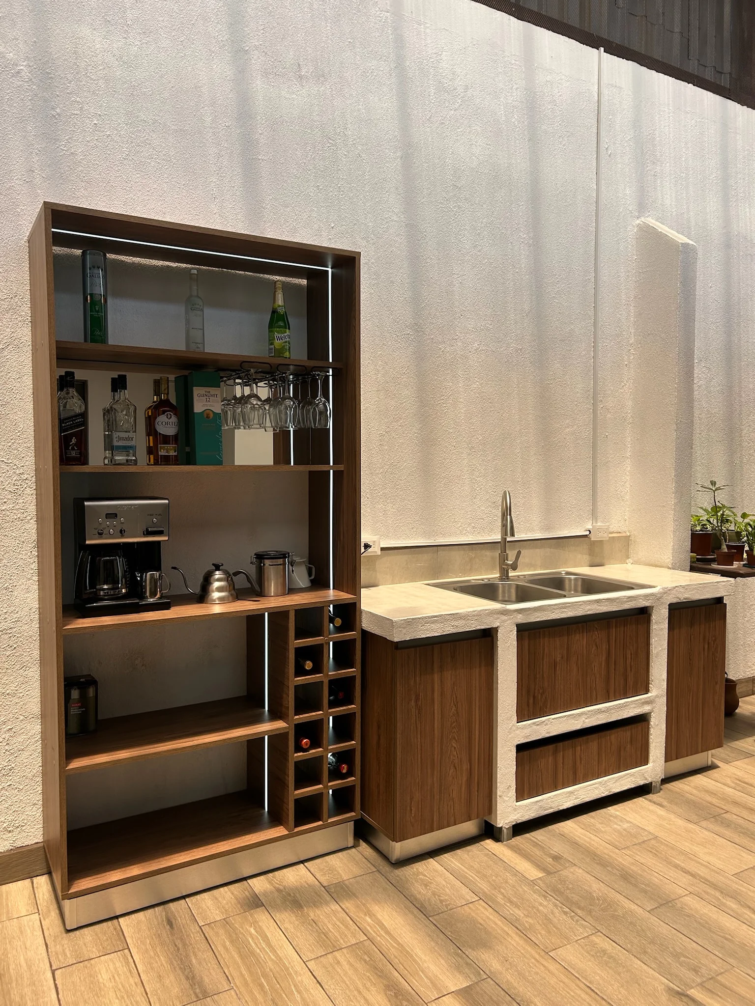 Imagen 4 del proyecto Coffee station con cava integrada en Cocina / estación de apoyo miniatura