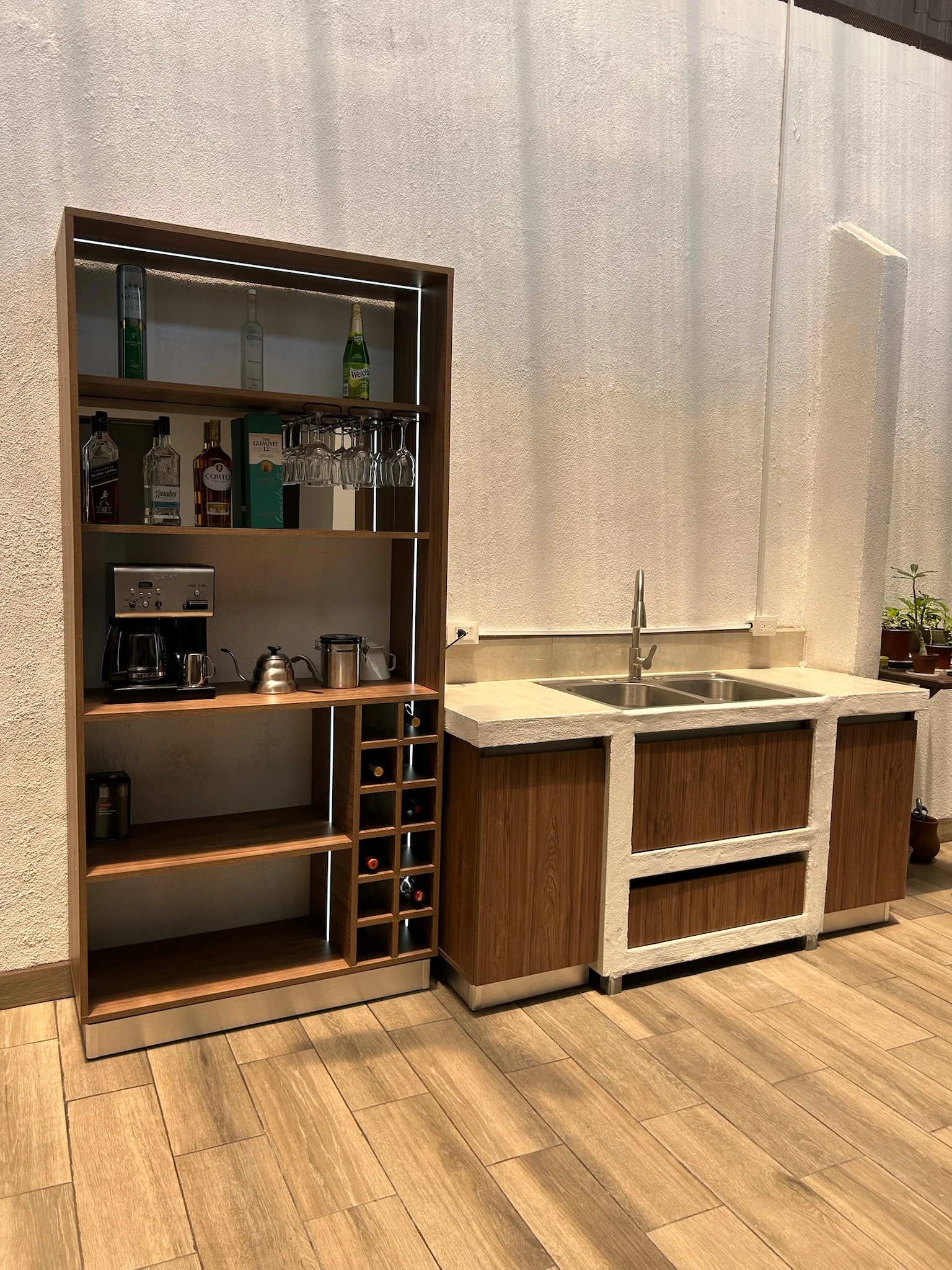 Imagen 5 del proyecto Coffee station con cava integrada en Cocina / estación de apoyo miniatura