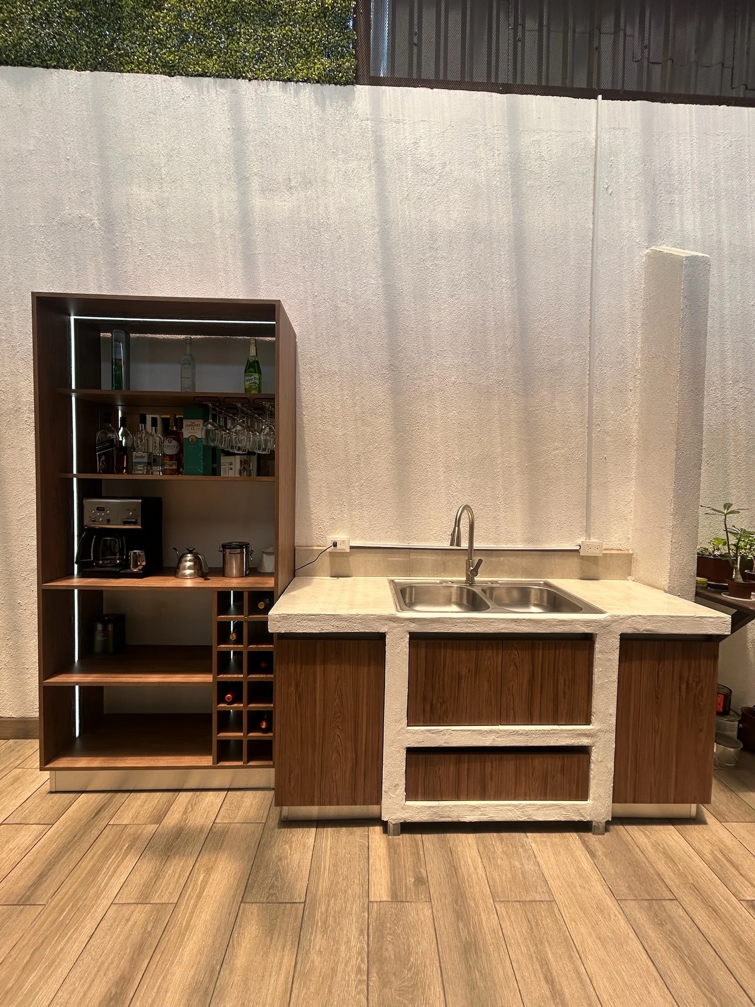 Imagen 6 del proyecto Coffee station con cava integrada en Cocina / estación de apoyo miniatura