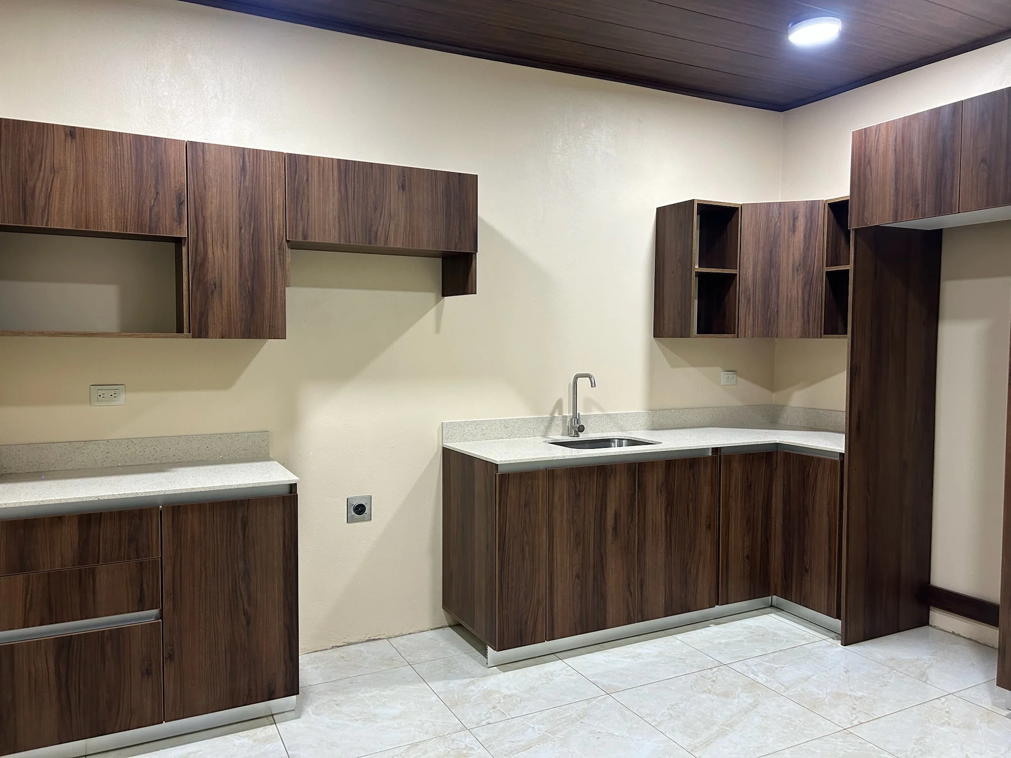 Imagen 4 del proyecto Cocina amplia en doble tono en Cocina / crecimiento del hogar miniatura