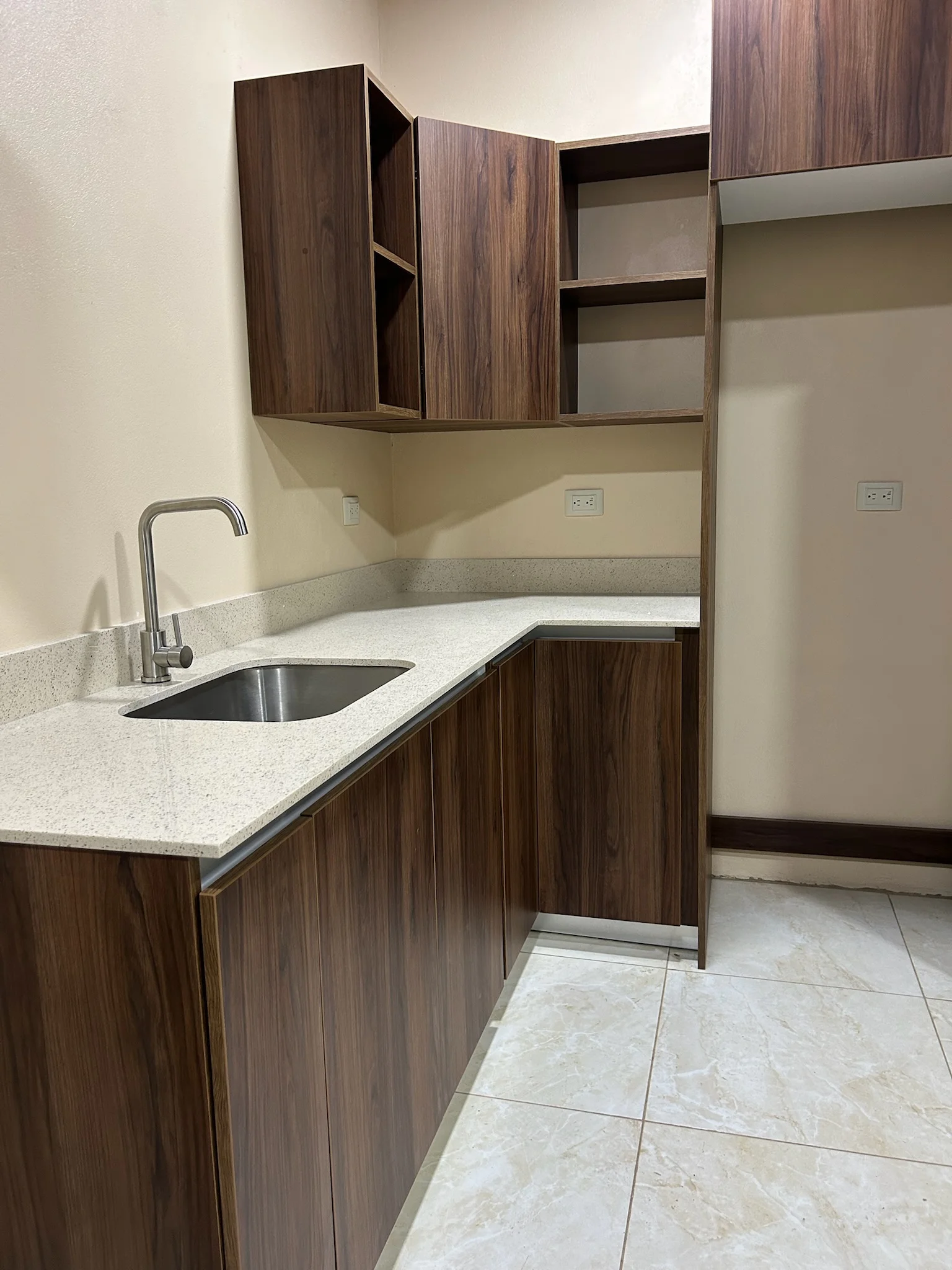 Imagen 5 del proyecto Cocina amplia en doble tono en Cocina / crecimiento del hogar miniatura