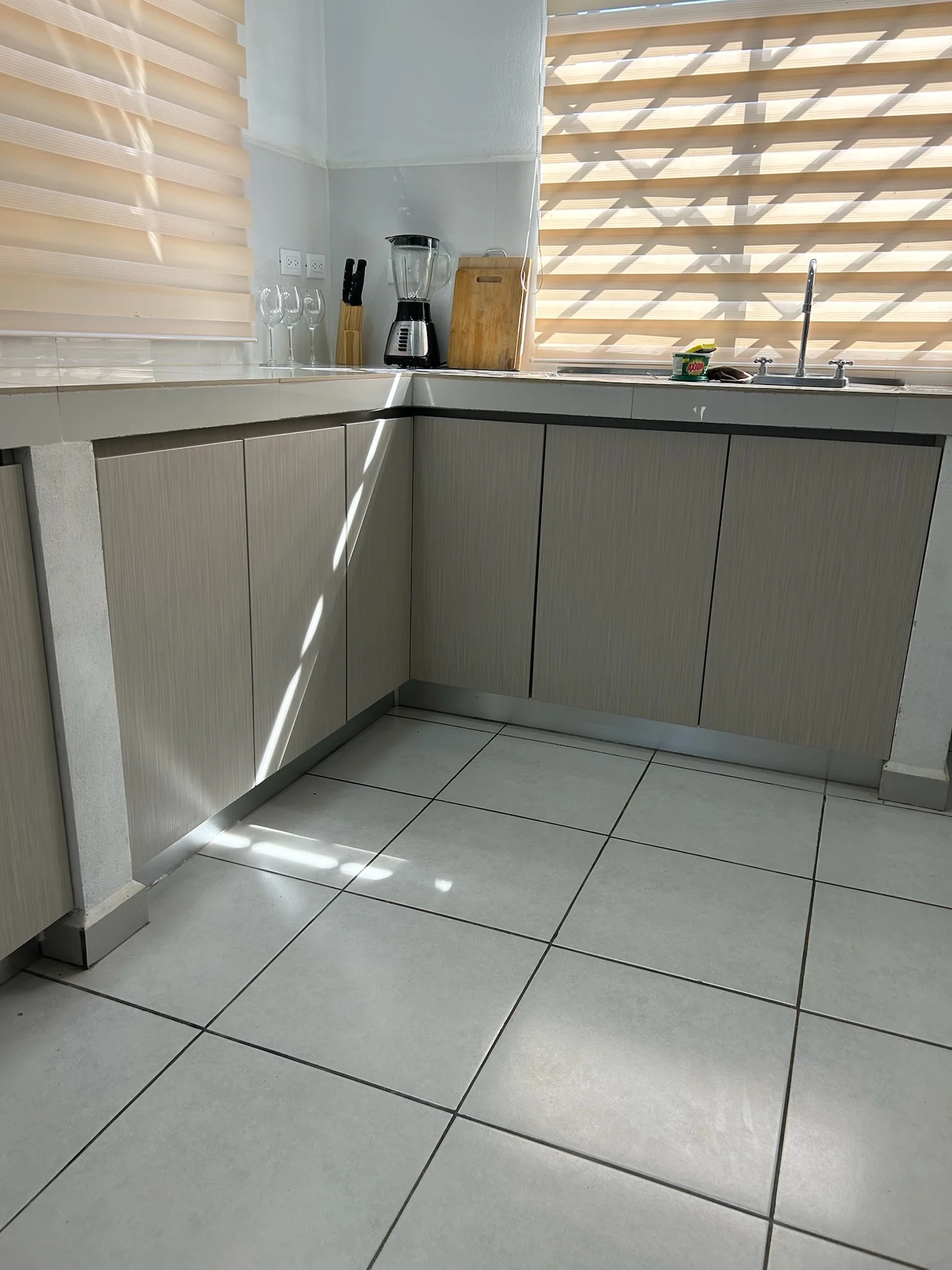 Imagen 3 del proyecto Cocina luminosa de líneas suaves en Cocina / uso diario familiar miniatura