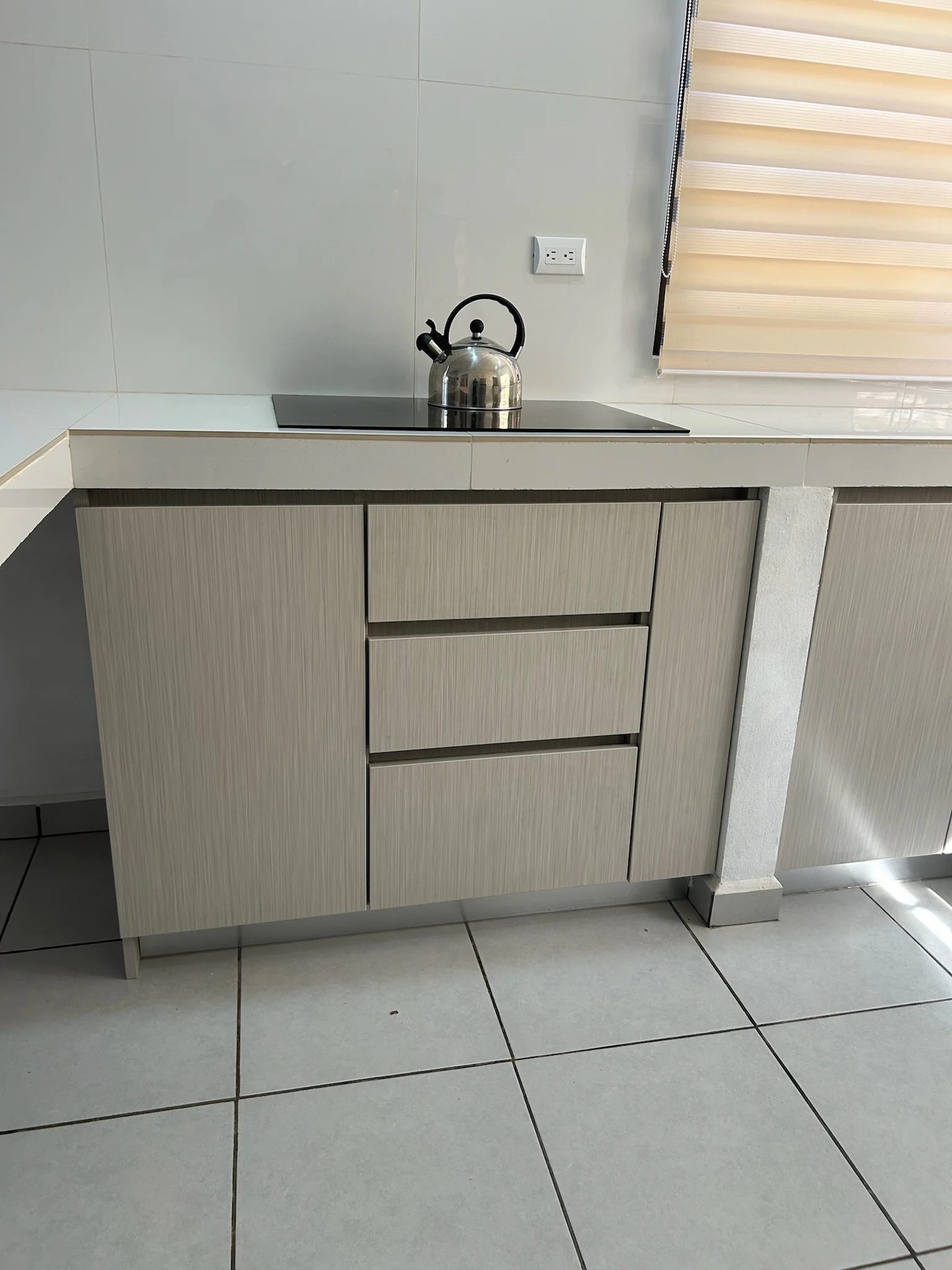 Imagen 4 del proyecto Cocina luminosa de líneas suaves en Cocina / uso diario familiar miniatura