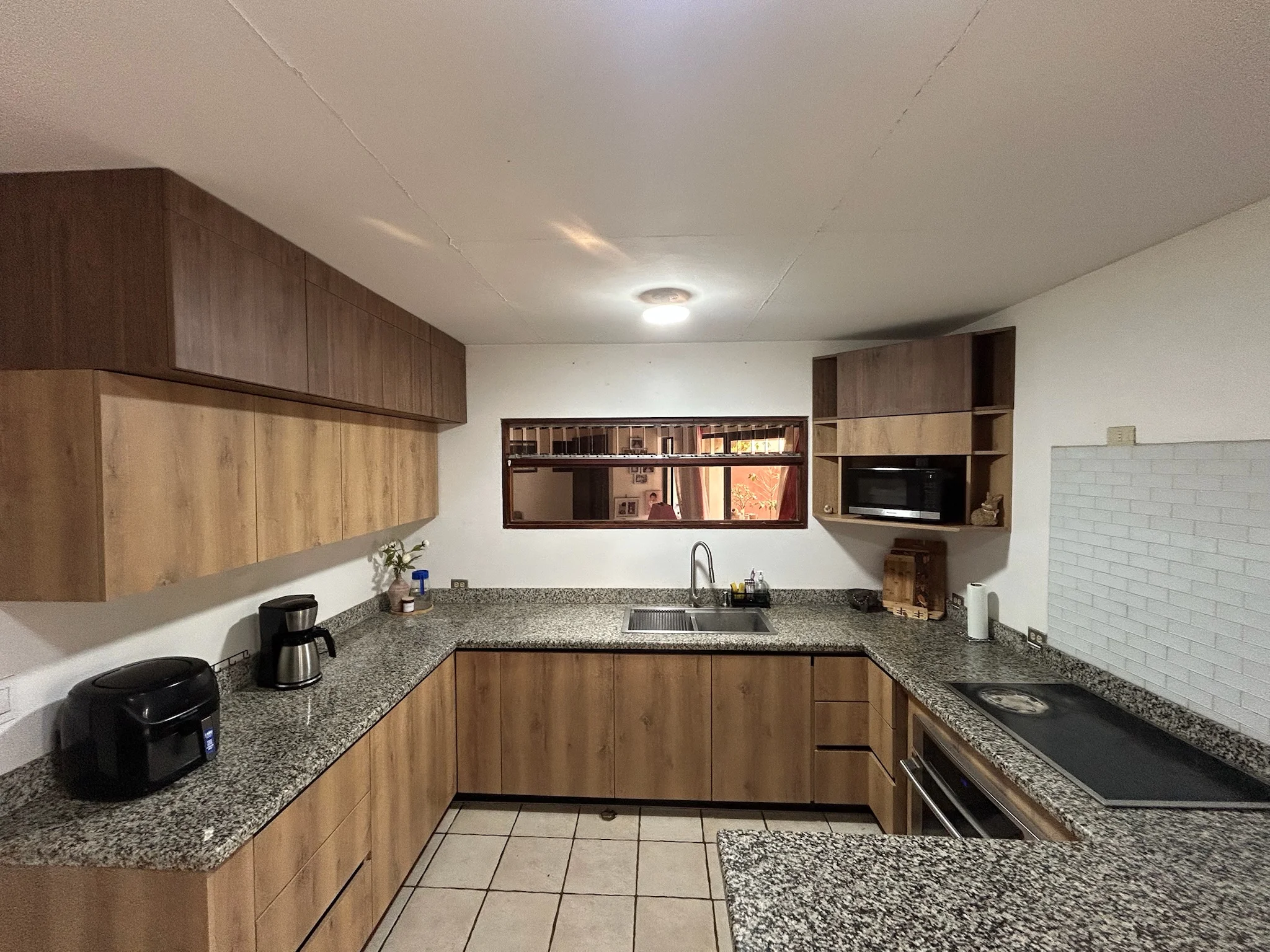Imagen 5 del proyecto Cocina en dos tonos con cubierta de granito en Cocina / uso familiar miniatura