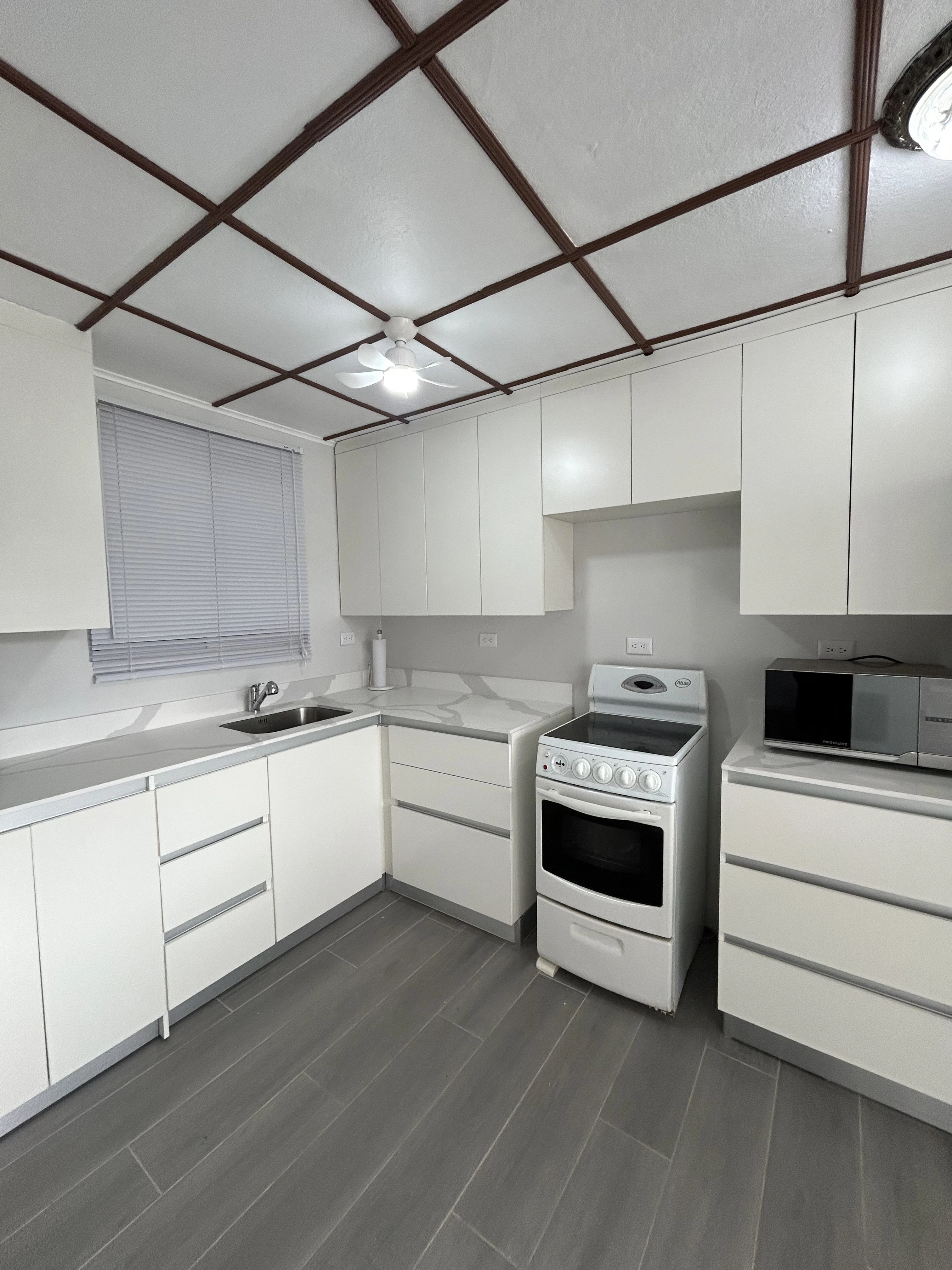 Imagen 5 del proyecto Cocina blanca de renovación total en Cocina / replanteamiento completo miniatura