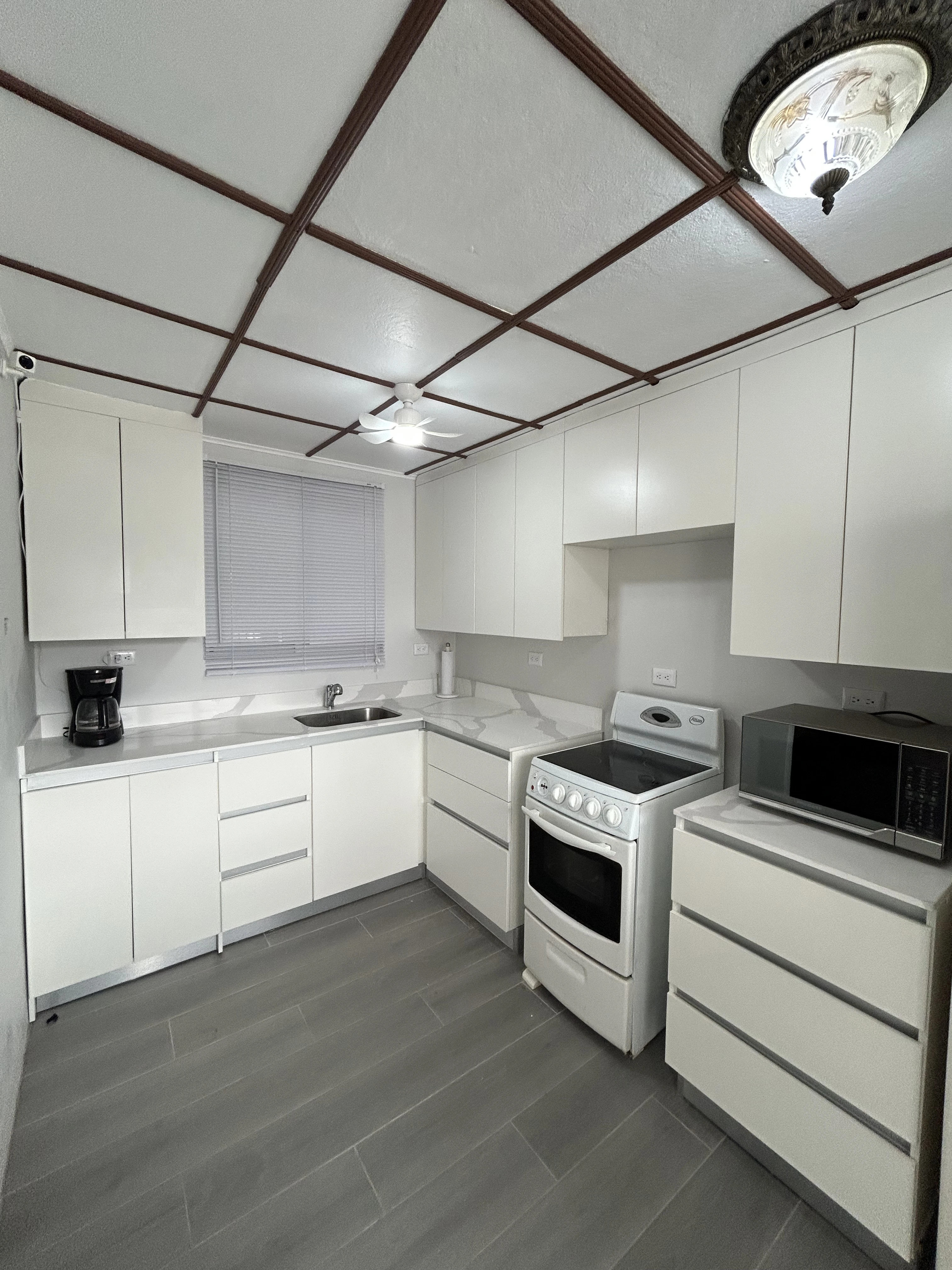 Imagen 6 del proyecto Cocina blanca de renovación total en Cocina / replanteamiento completo miniatura