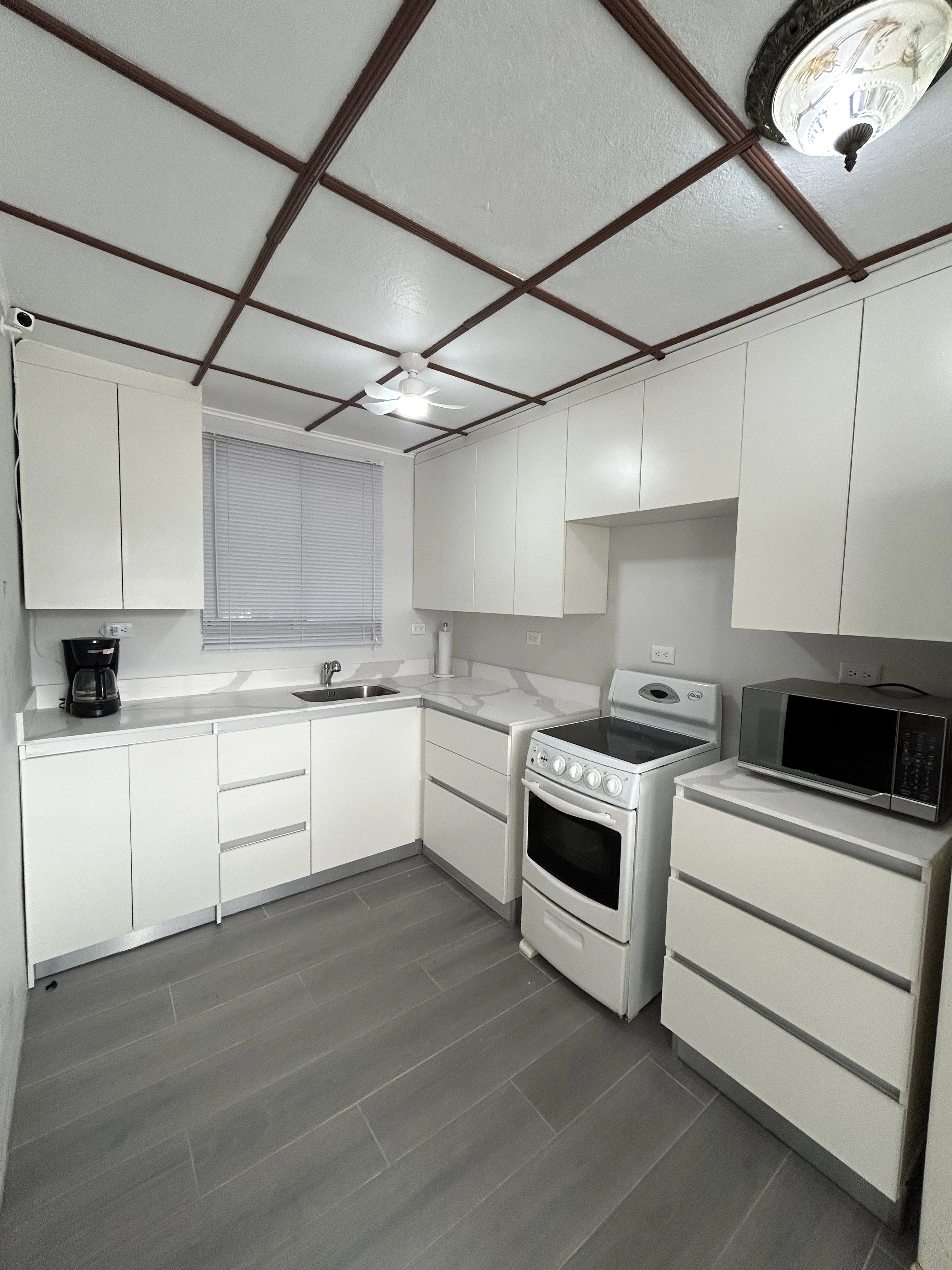 Imagen 7 del proyecto Cocina blanca de renovación total en Cocina / replanteamiento completo miniatura