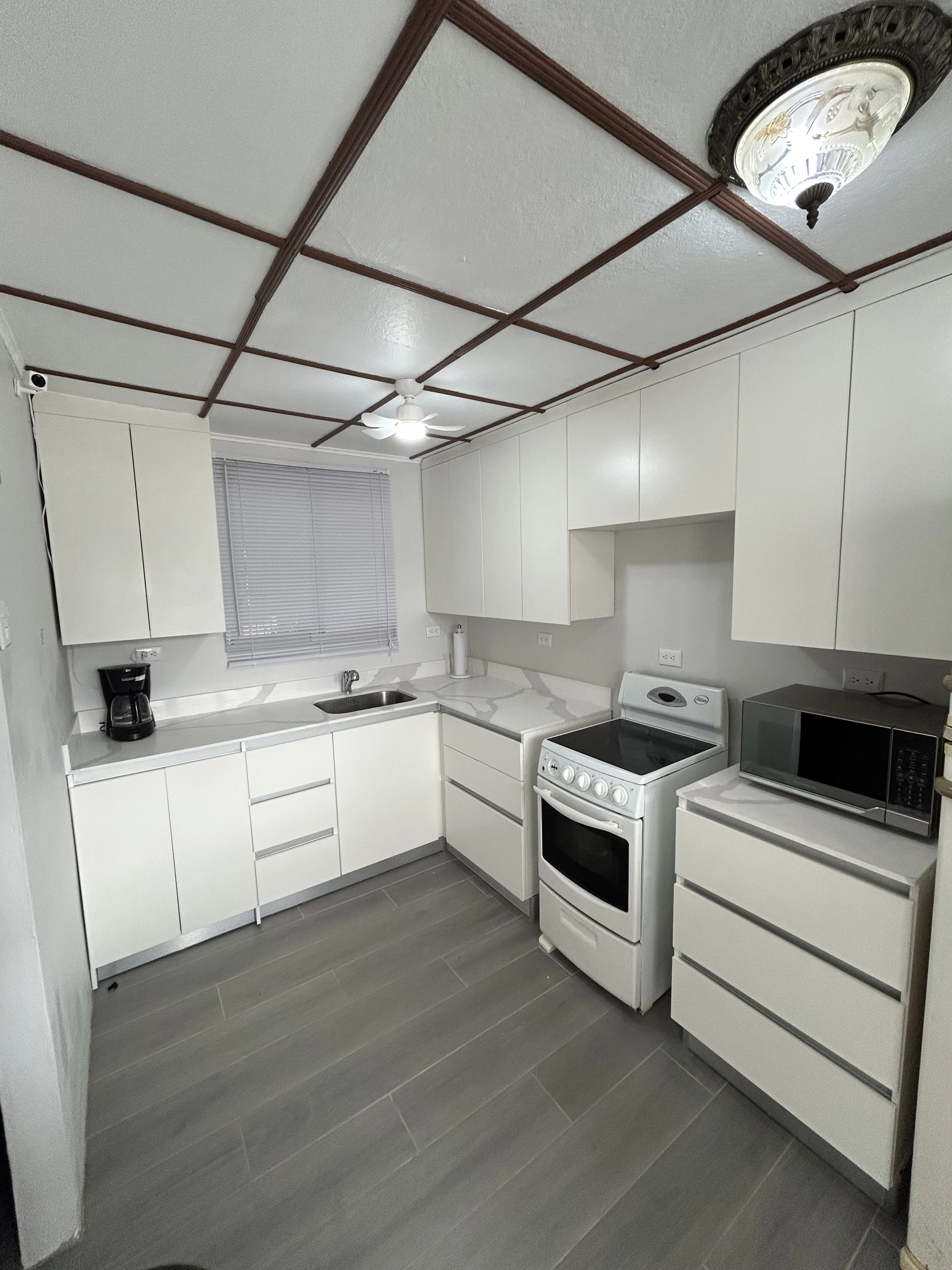 Imagen 8 del proyecto Cocina blanca de renovación total en Cocina / replanteamiento completo miniatura