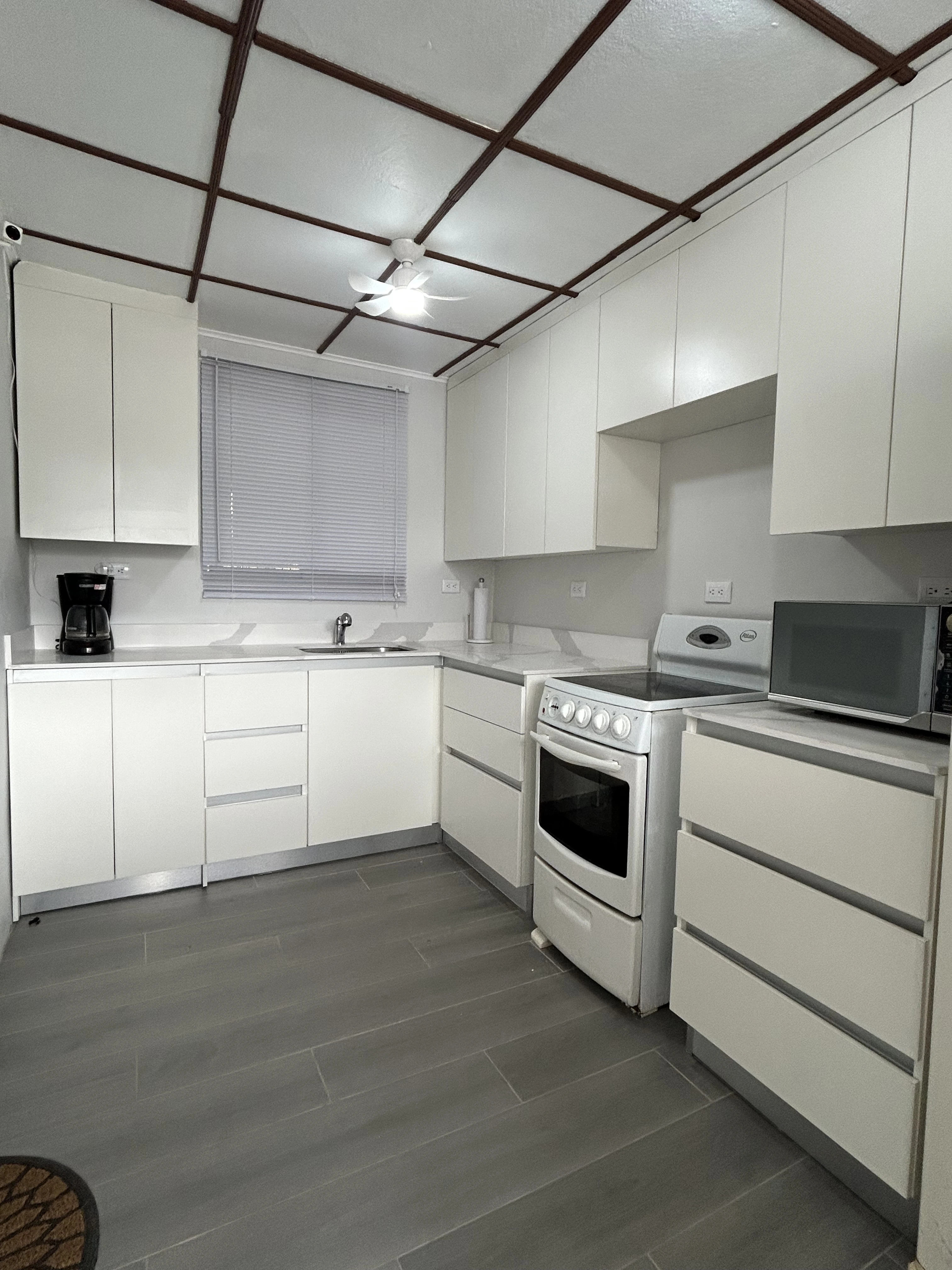 Imagen 11 del proyecto Cocina blanca de renovación total en Cocina / replanteamiento completo miniatura