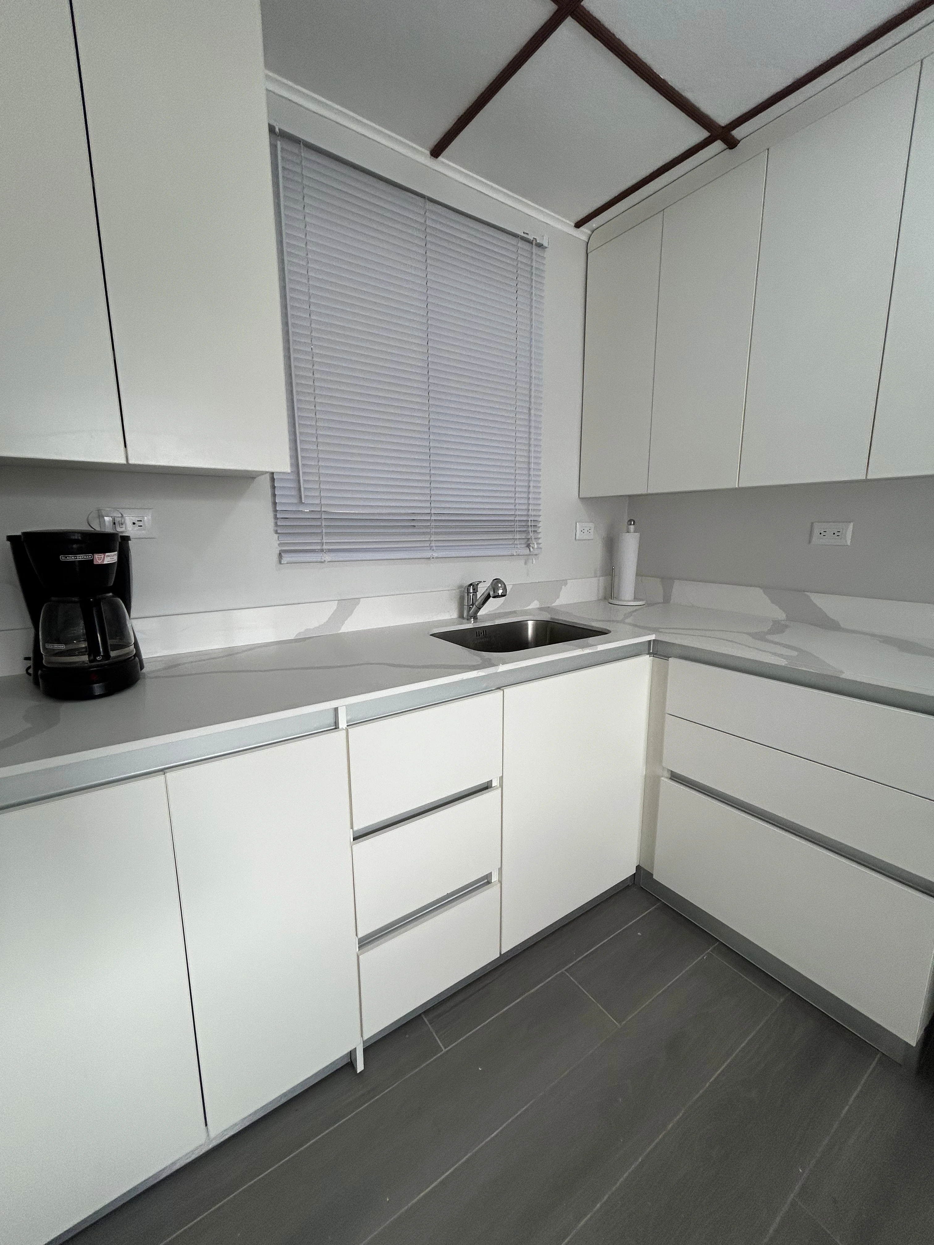 Imagen 12 del proyecto Cocina blanca de renovación total en Cocina / replanteamiento completo miniatura