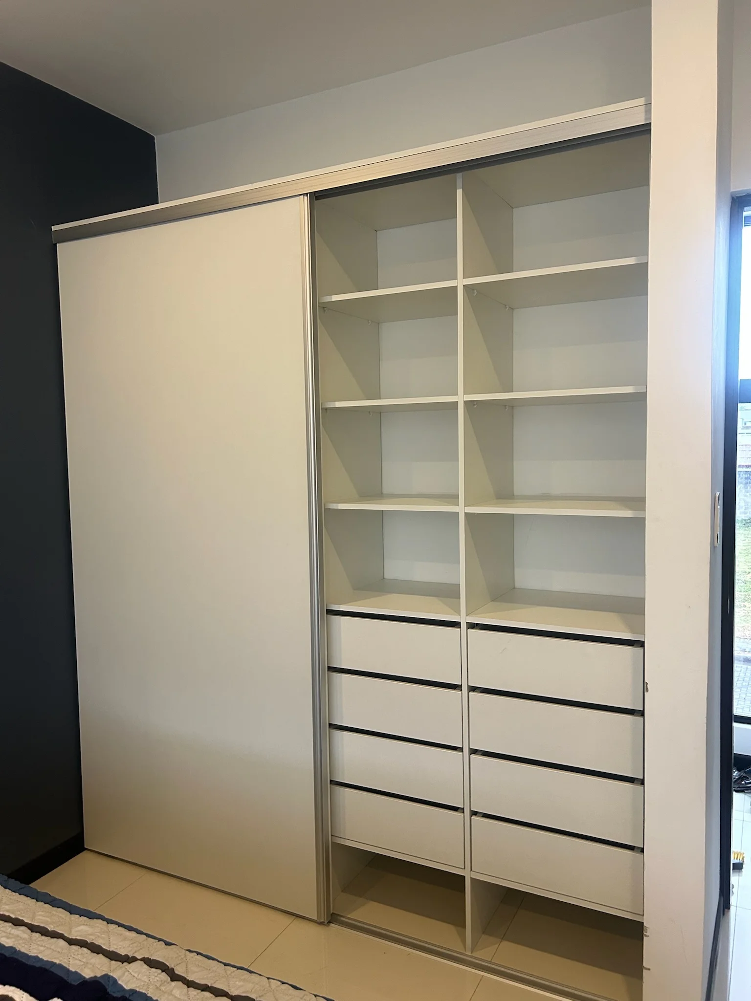 Imagen 1 del proyecto Closet corredizo para dormitorio compacto en Habitación / formato corredizo