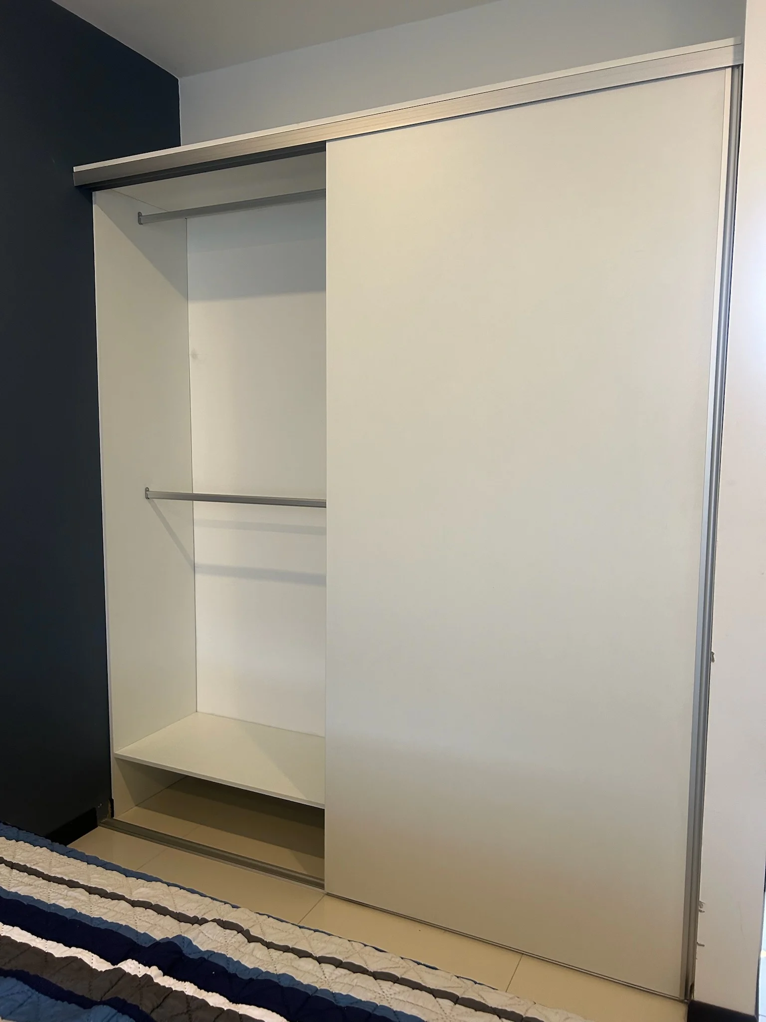 Imagen 2 del proyecto Closet corredizo para dormitorio compacto en Habitación / formato corredizo miniatura