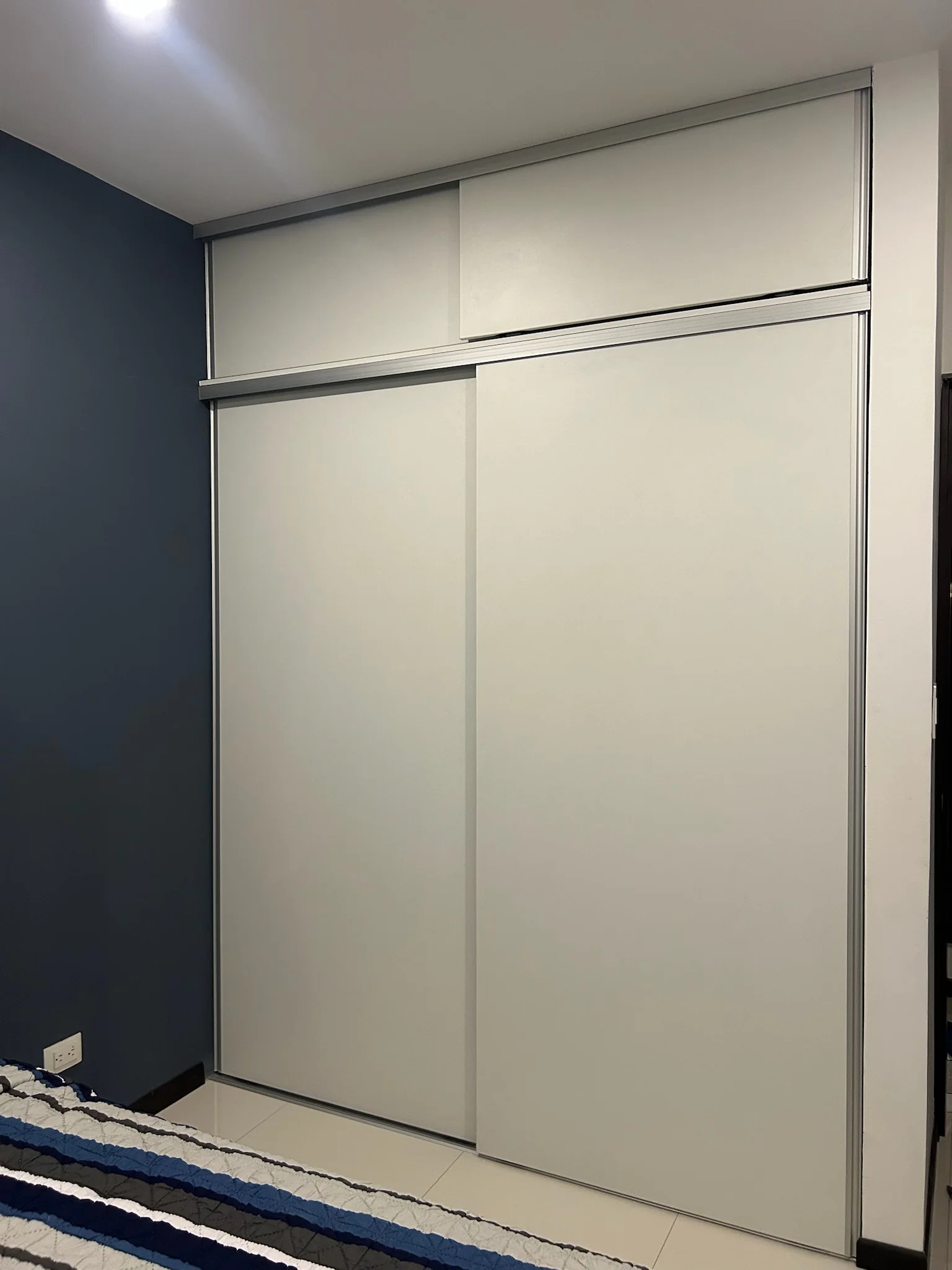 Imagen 3 del proyecto Closet corredizo para dormitorio compacto en Habitación / formato corredizo miniatura
