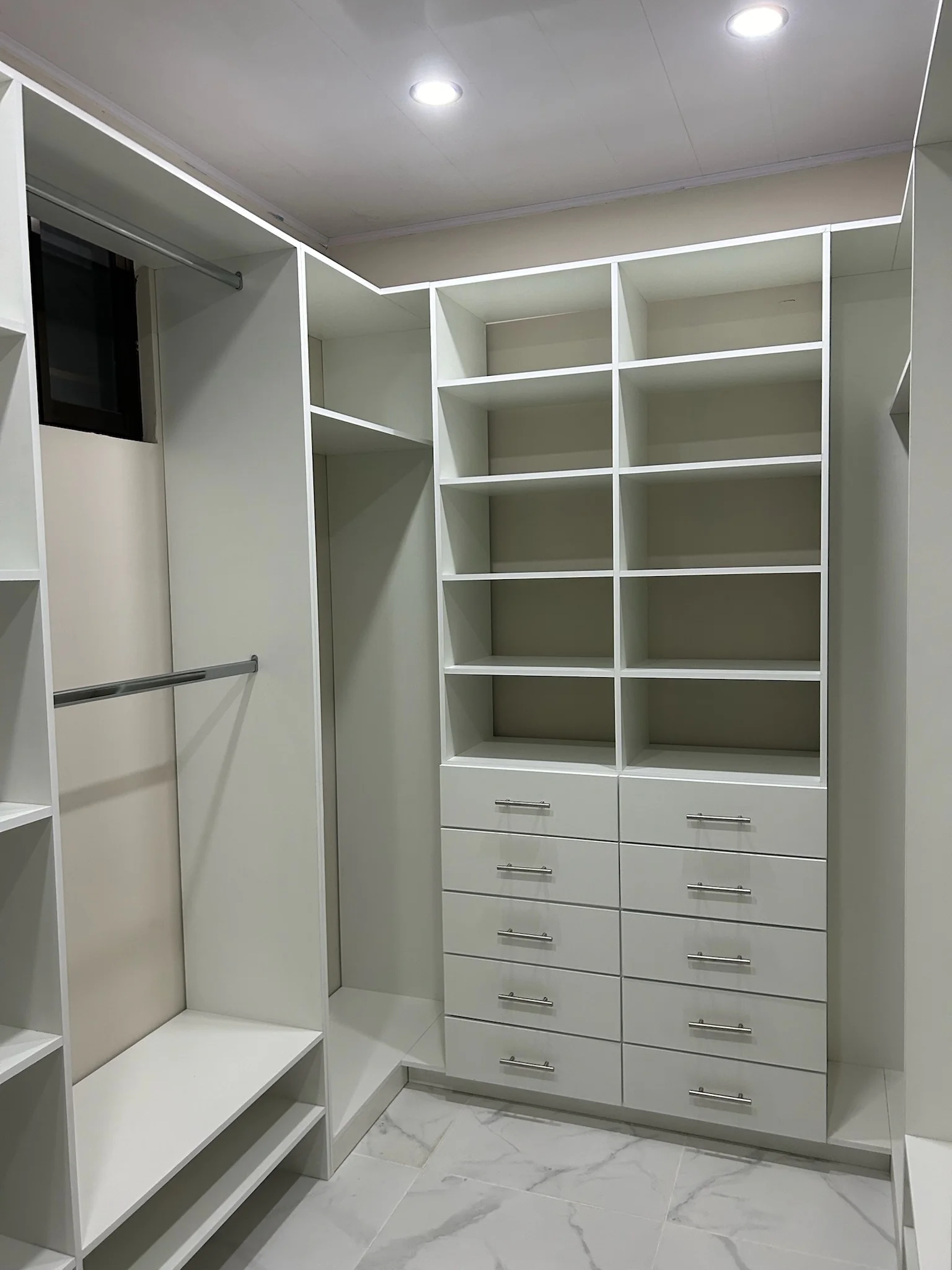 Imagen 2 del proyecto Vestidor en L de alta capacidad en Habitación / guardado completo miniatura
