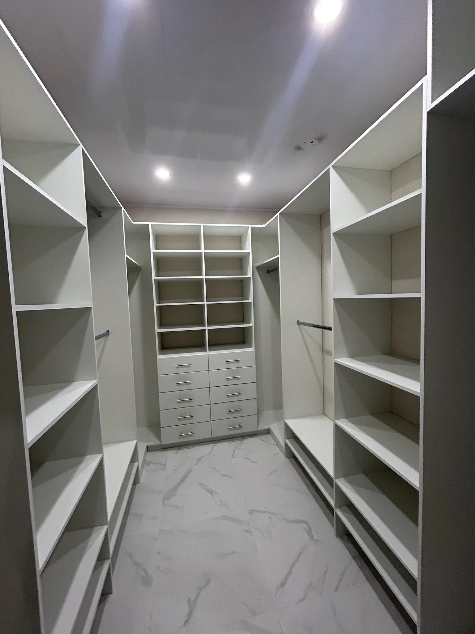 Imagen 4 del proyecto Vestidor en L de alta capacidad en Habitación / guardado completo miniatura