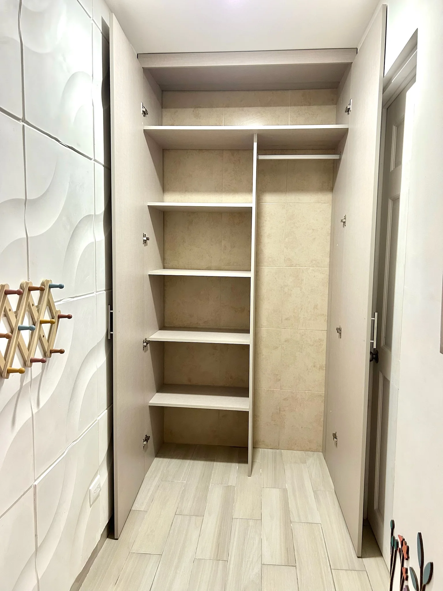 Imagen 1 del proyecto Armario auxiliar para zona de paso en Habitación / apoyo secundario
