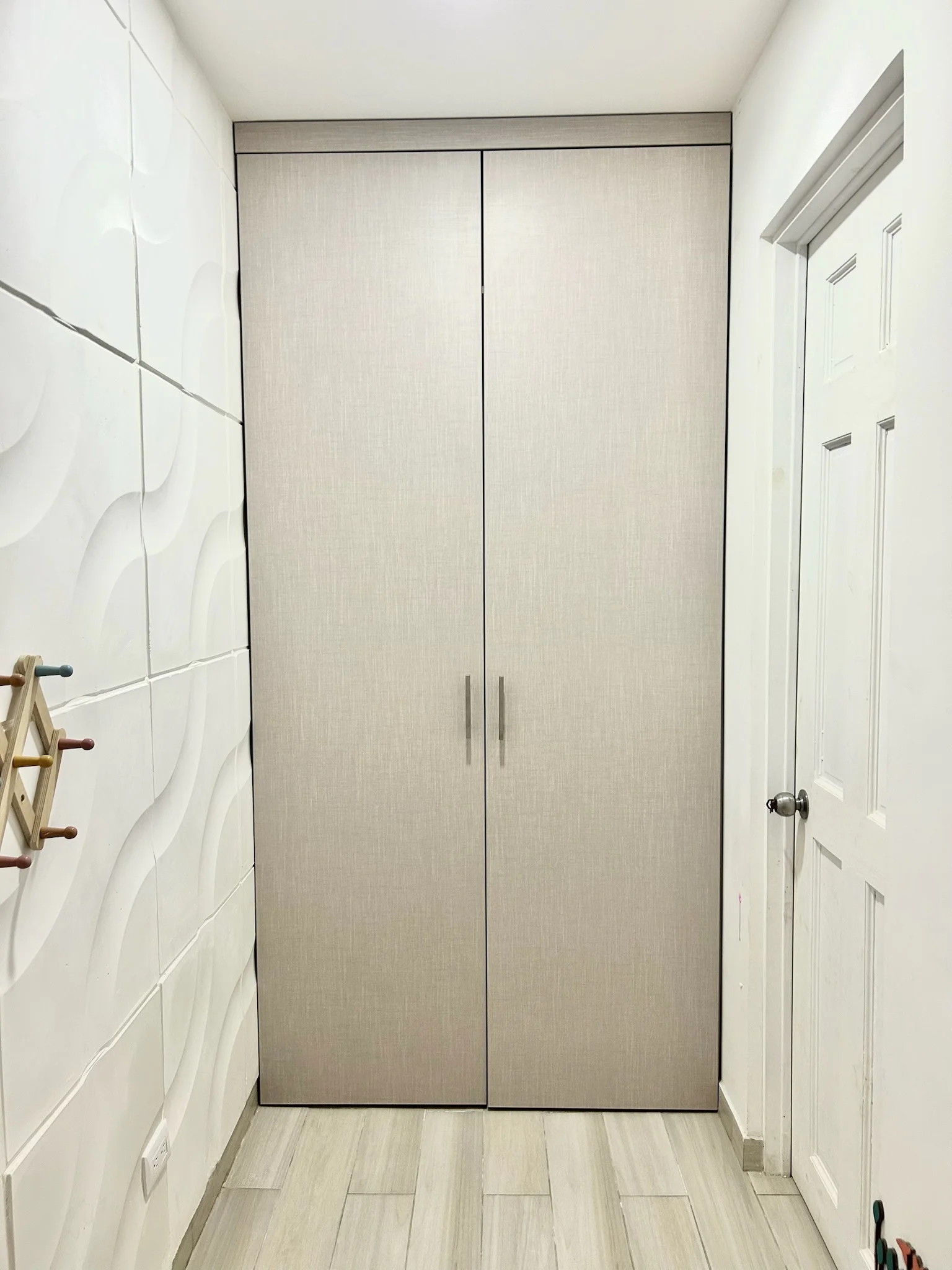 Imagen 2 del proyecto Armario auxiliar para zona de paso en Habitación / apoyo secundario miniatura