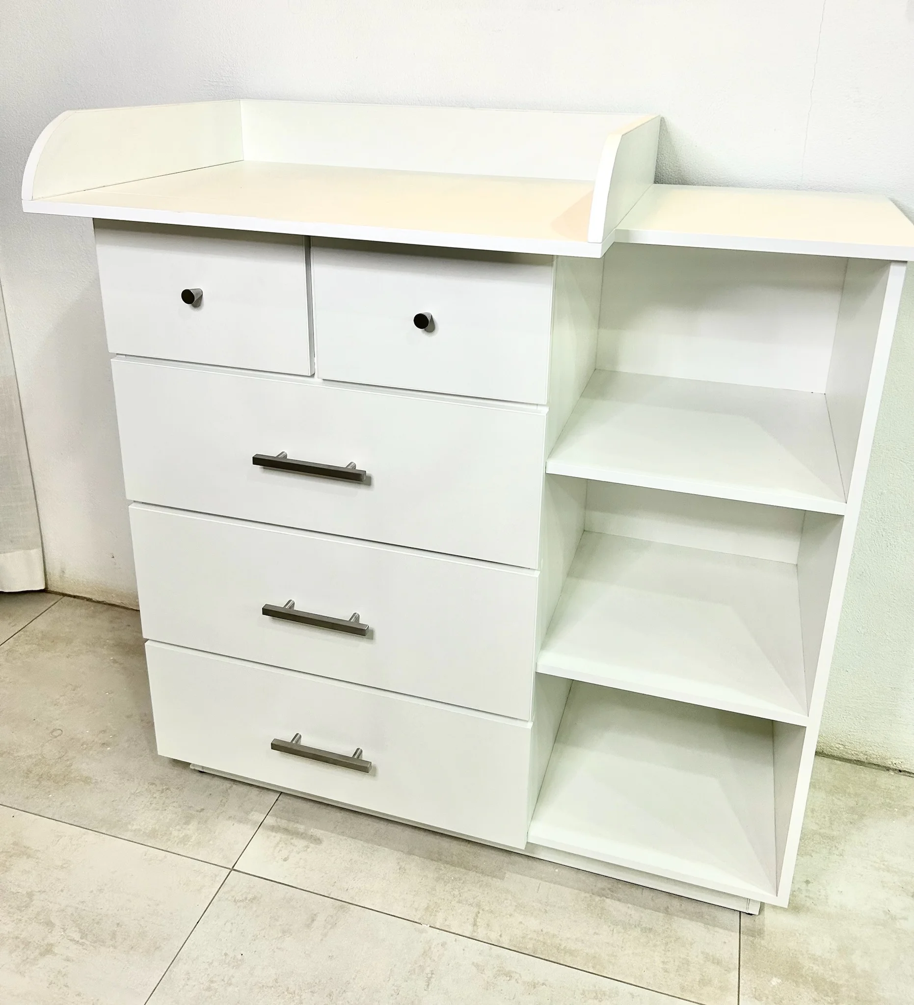 Imagen 1 del proyecto Cómoda blanca para organización diaria en Habitación / guardado auxiliar