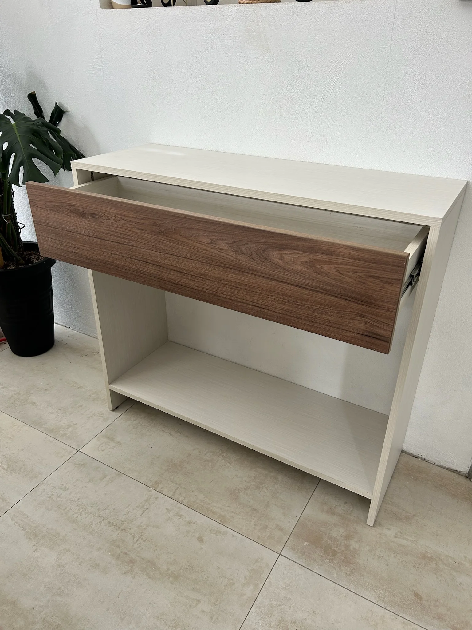 Imagen 2 del proyecto Consola cálida para recibidor en Sala / mueble auxiliar miniatura