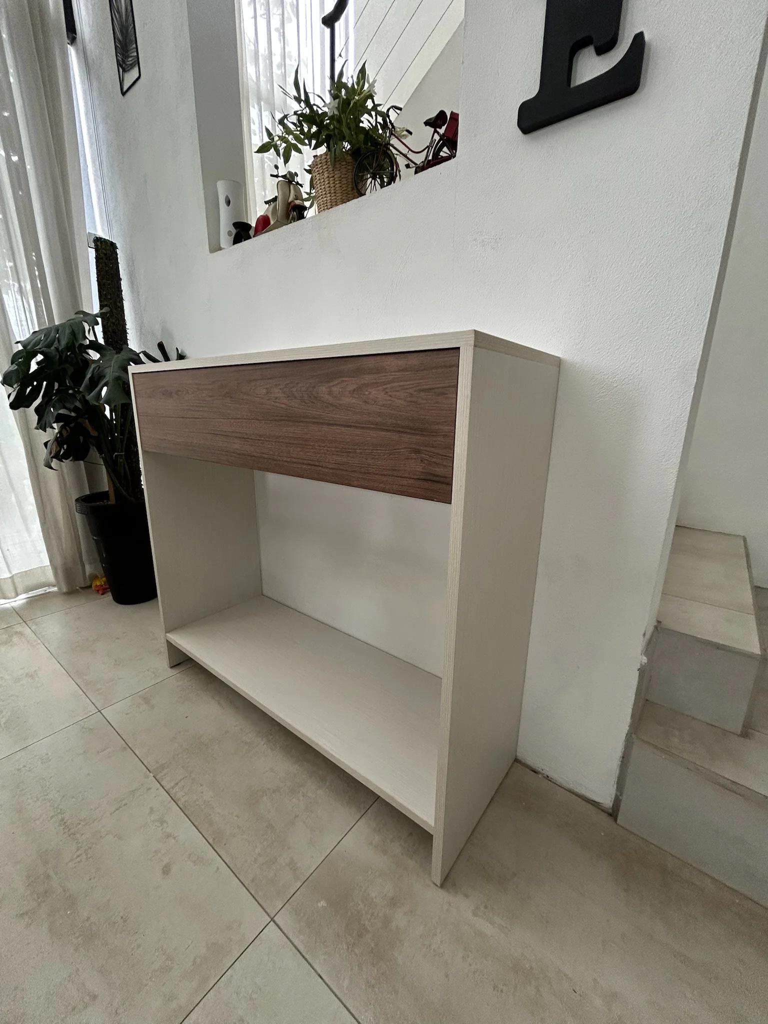 Imagen 3 del proyecto Consola cálida para recibidor en Sala / mueble auxiliar miniatura